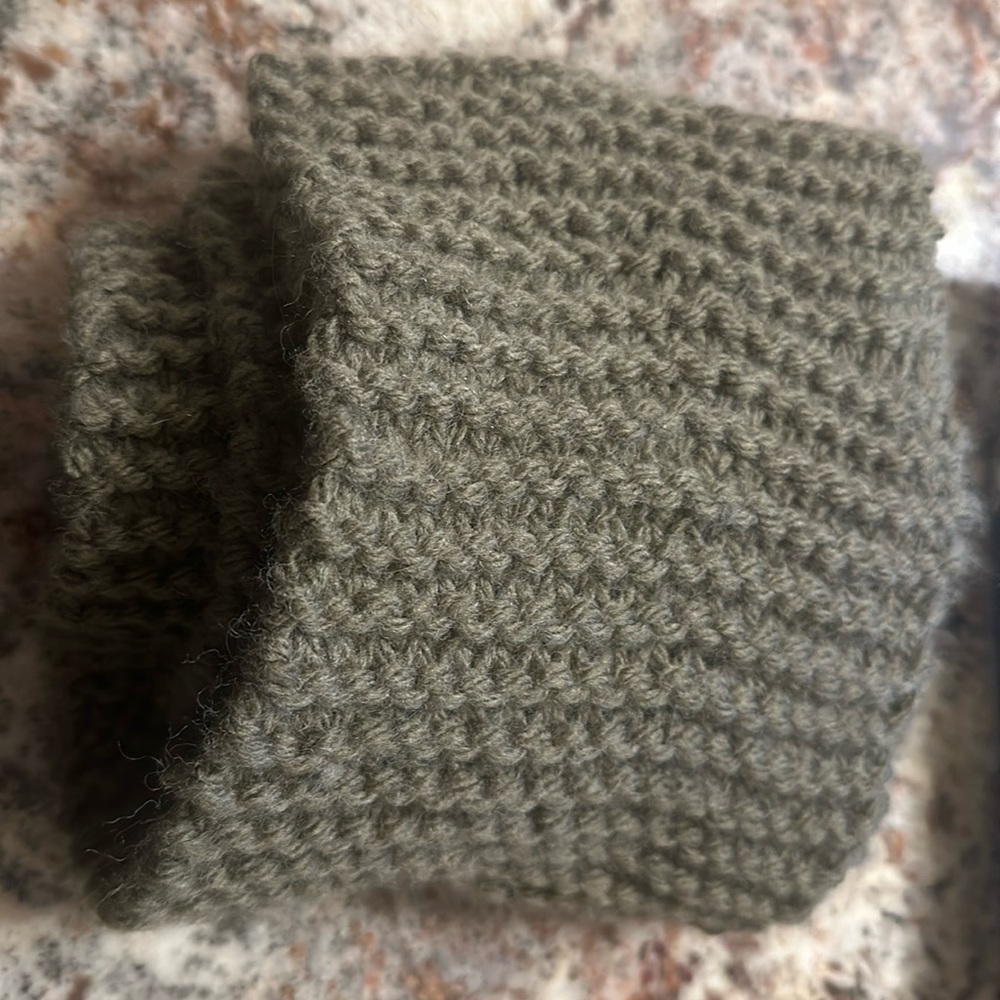 Cute chunky knit scarf.